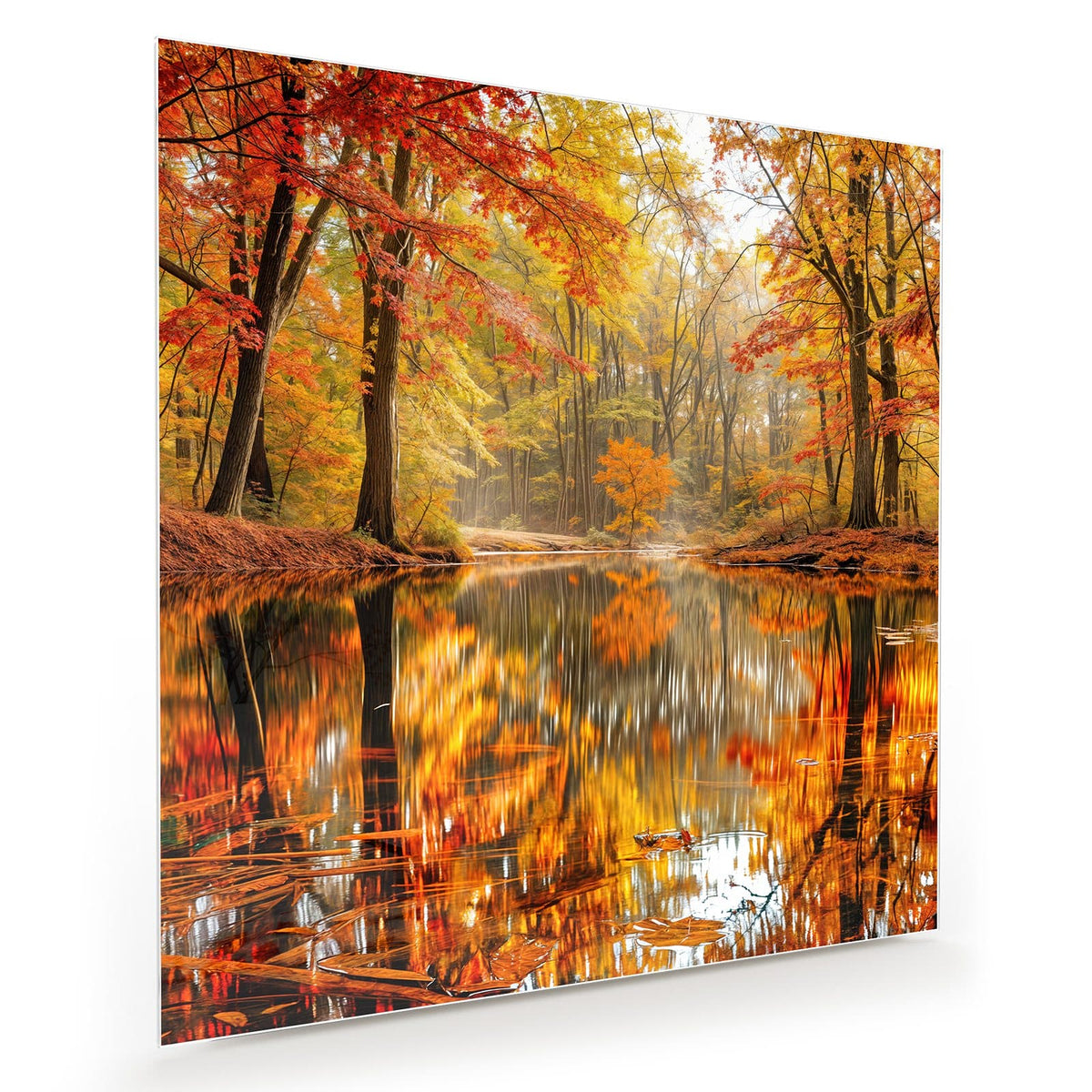 Rot-goldener Herbstwald spiegelt sich in einem stillen Weiher