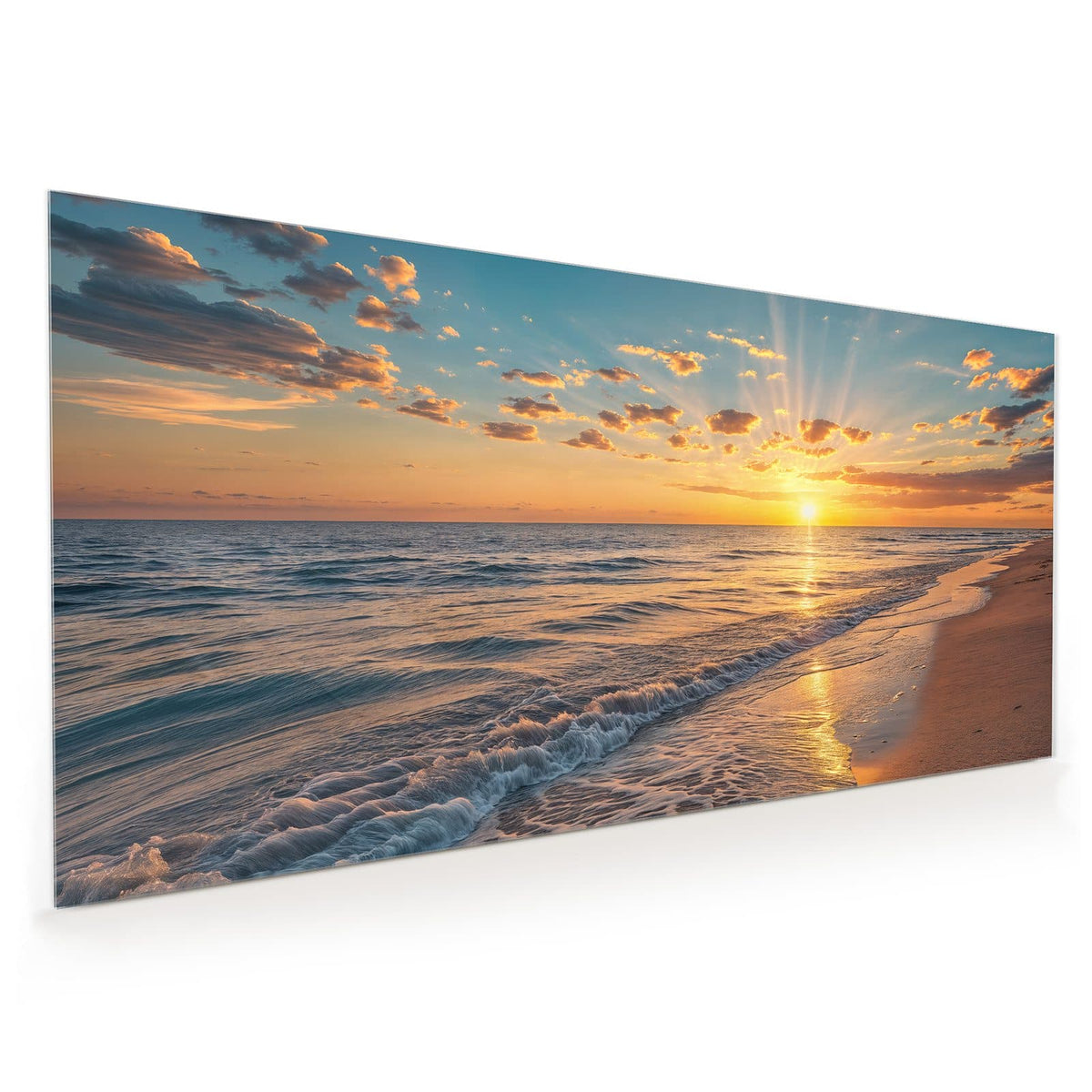 Küchenrückwand aus Glas im Hochformat mit Motiv Abendsonne am Strand: Tiefstehende Sonne mit kräftigen Strahlen über dem Meer