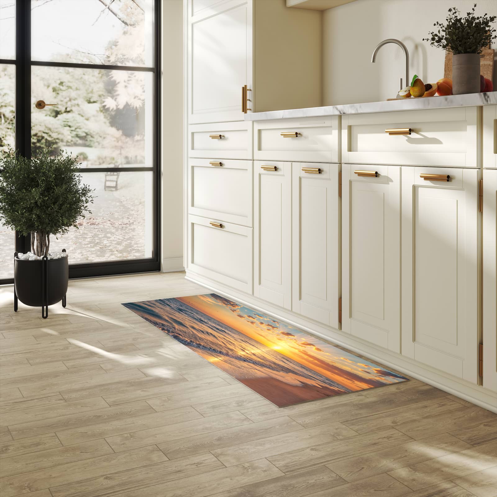 Langlebiger Küchenteppich mit Motiv Sonnenaufgang Meer in heller Küche