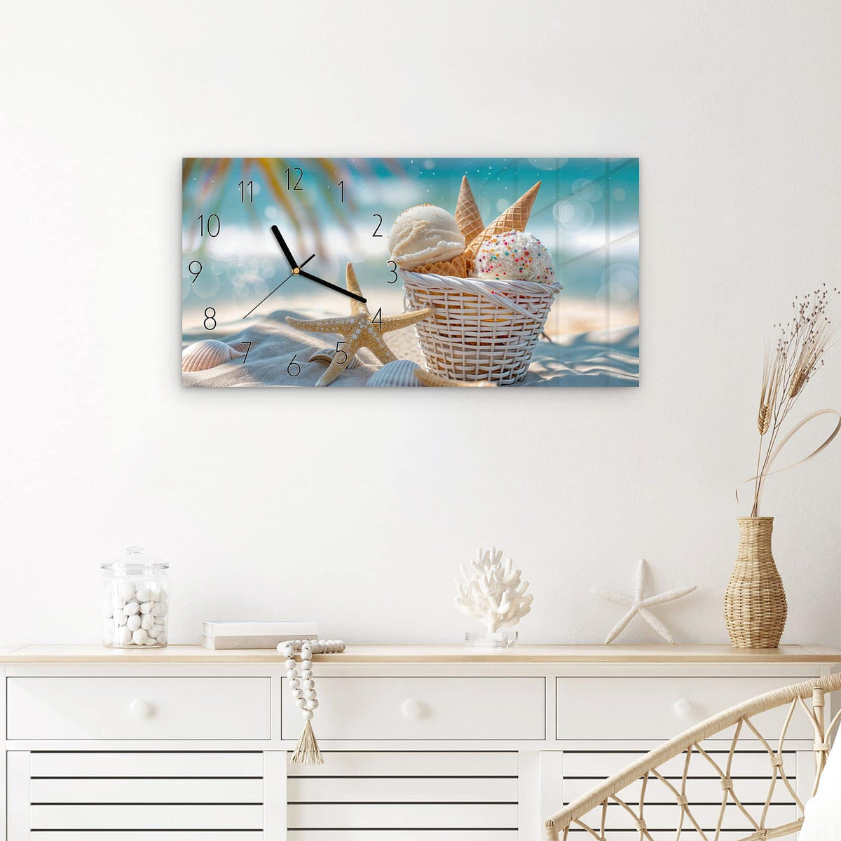 Wanduhr Sommer Eiskörbchen aus Glas – Querformat 60 × 30 cm – Eiskugeln im Korb am Strand