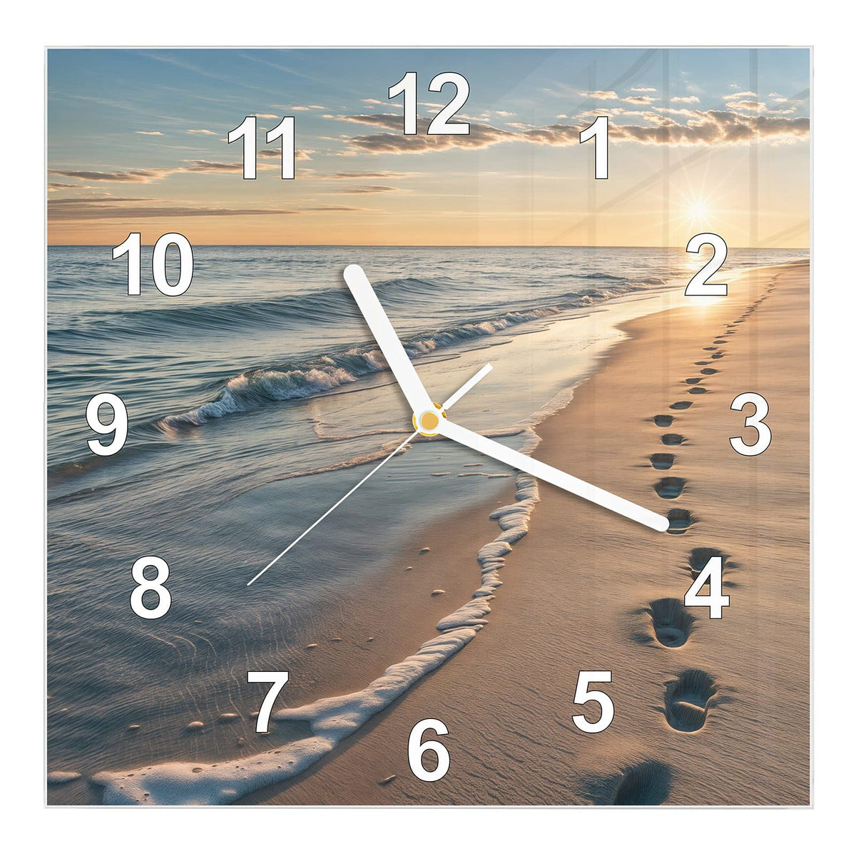 Wanduhr aus Glas, Ziffernblatt Modern mit Motiv Spuren im Sand: Fußspuren im Sand entlang der Brandung, tief stehende Sonne über dem Meer