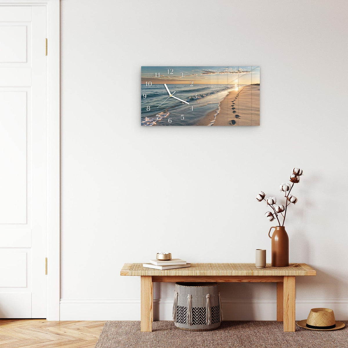 Moderne Wanduhr aus Glas mit Farbtiefe – Wanduhr Strandspuren aus Glas – Querformat 60 × 30 cm