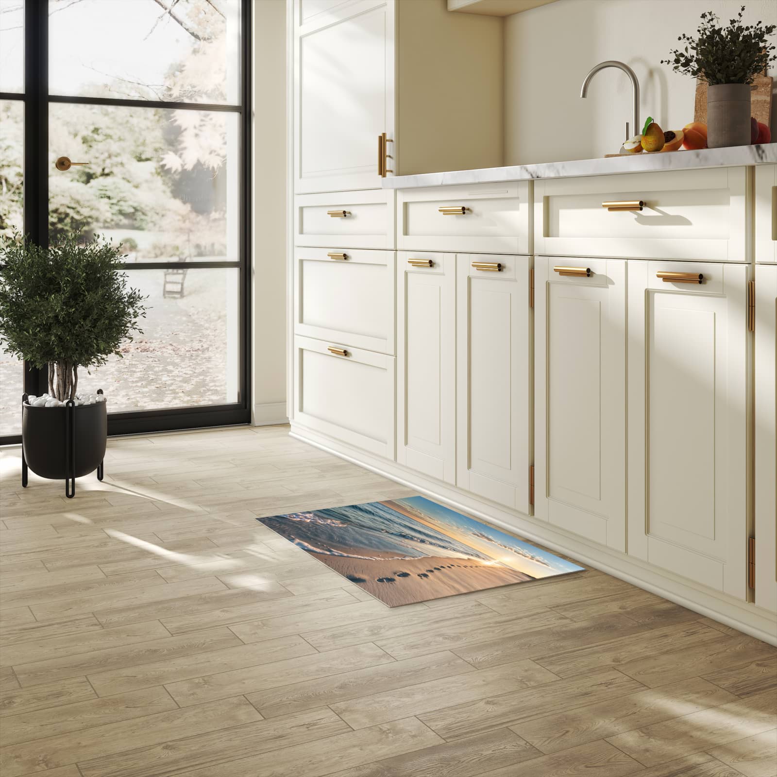 Farbbeständiger Küchenteppich mit Motiv Strandspuren in heller Küche