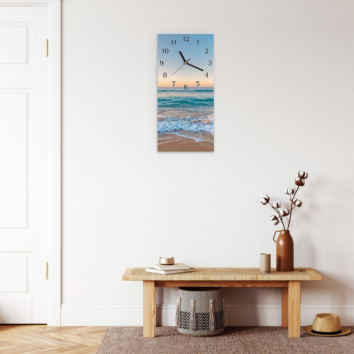 Moderne Wanduhr aus Glas mit Farbtiefe – Wanduhr Strandhorizont aus Glas – Hochformat 30 × 60 cm