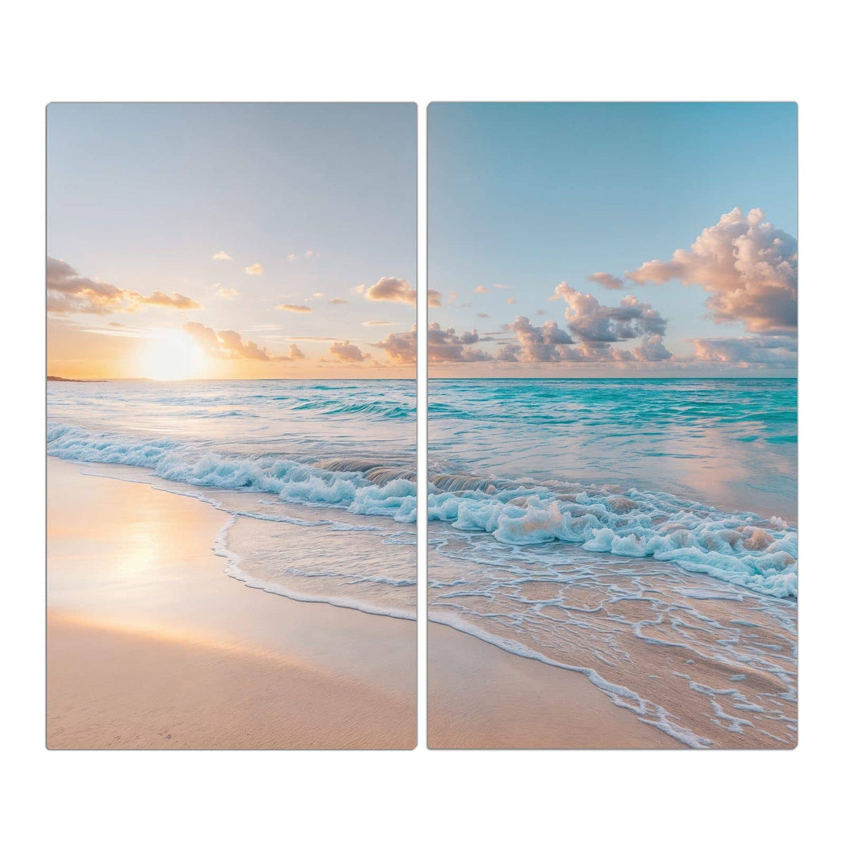 Flacher Sandstrand, tief stehende Sonne über türkisem Wasser, rosa Wolken, auslaufende Schaumkrone