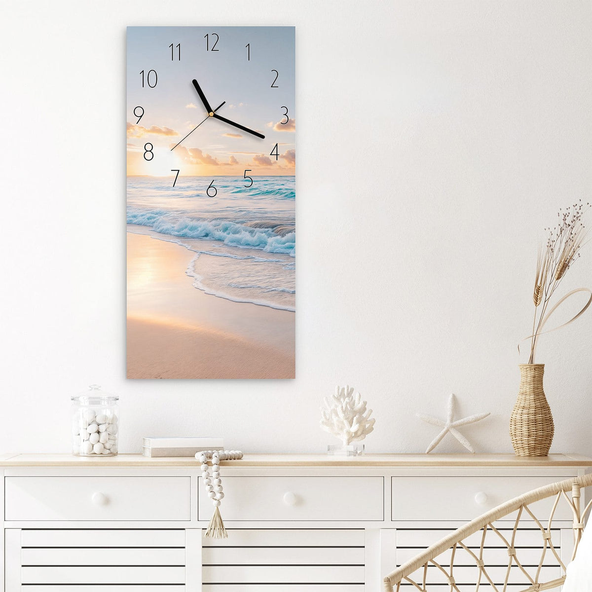 Wanduhr Sonnenaufgang Strand aus Glas – Pastellfarbener Morgen am weiten Strand