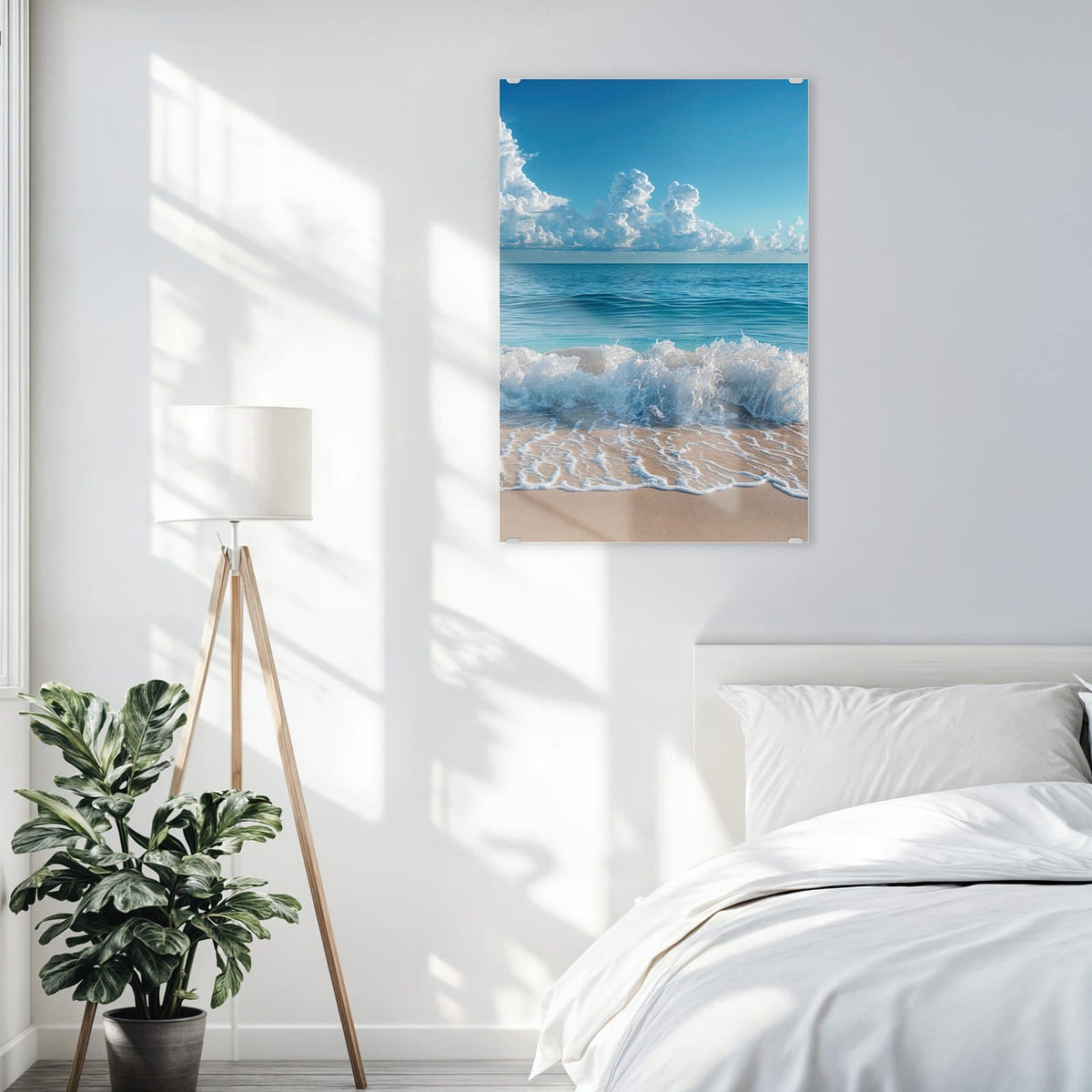 Glasbild Brandung unter Wolken an der Wand – Brandung läuft auf hellen Sand, dahinter türkises Meer und dicke Quellwolken