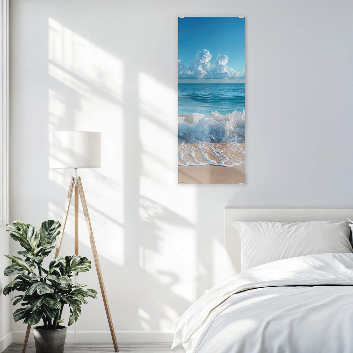 Glasbild Brandung unter Wolken an der Wand – Brandung läuft auf hellen Sand, dahinter türkises Meer und dicke Quellwolken