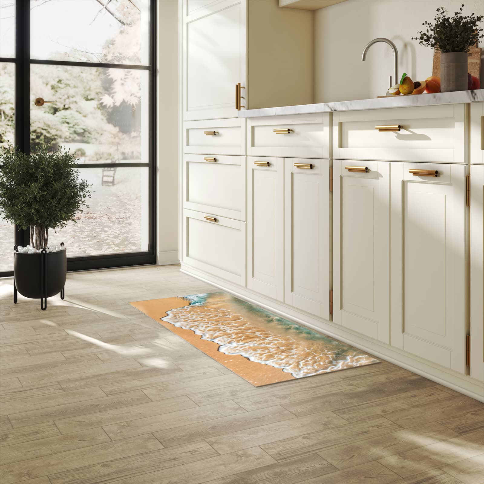 Rutschfester Küchenteppich mit Motiv Ozeanwellenstrand in heller Küche schützt den Boden