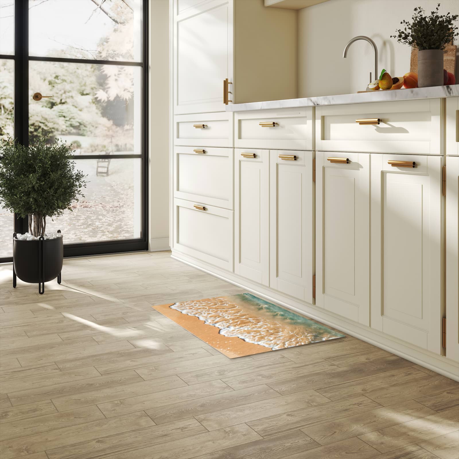 Rutschfester Küchenteppich mit Motiv Ozeanwellenstrand in heller Küche für sicheren Stand