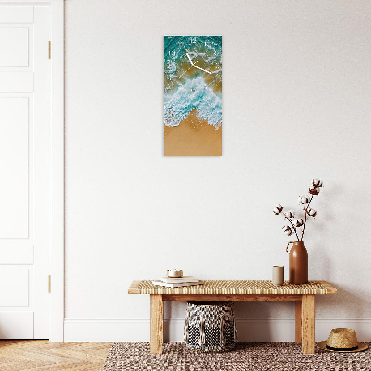 Moderne Wanduhr aus Glas mit Farbtiefe – Wanduhr Meeresbrandung aus Glas – Hochformat 30 × 60 cm