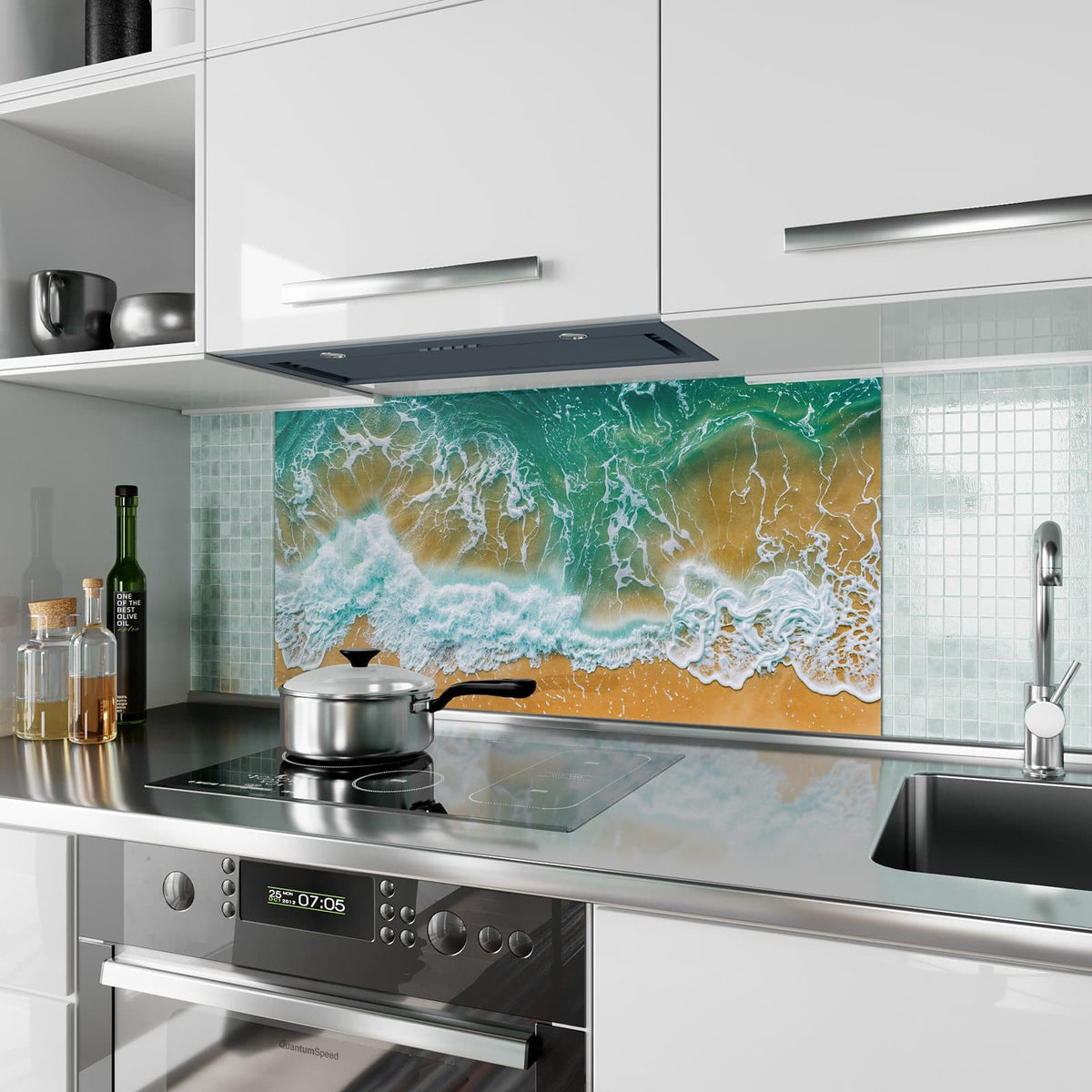 Küchenrückwand aus Glas Smaragdgrüne Brandung im Hochformat als Spritzschutz hinter dem Kochfeld, über dem Fliesenspiegel montiert