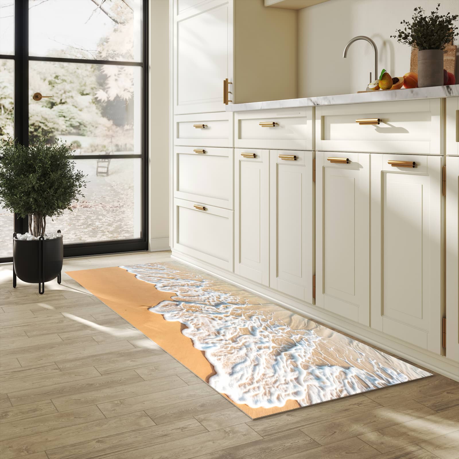 UV-beständiger Küchenläufer mit Motiv Wellen am Strand in heller Küche
