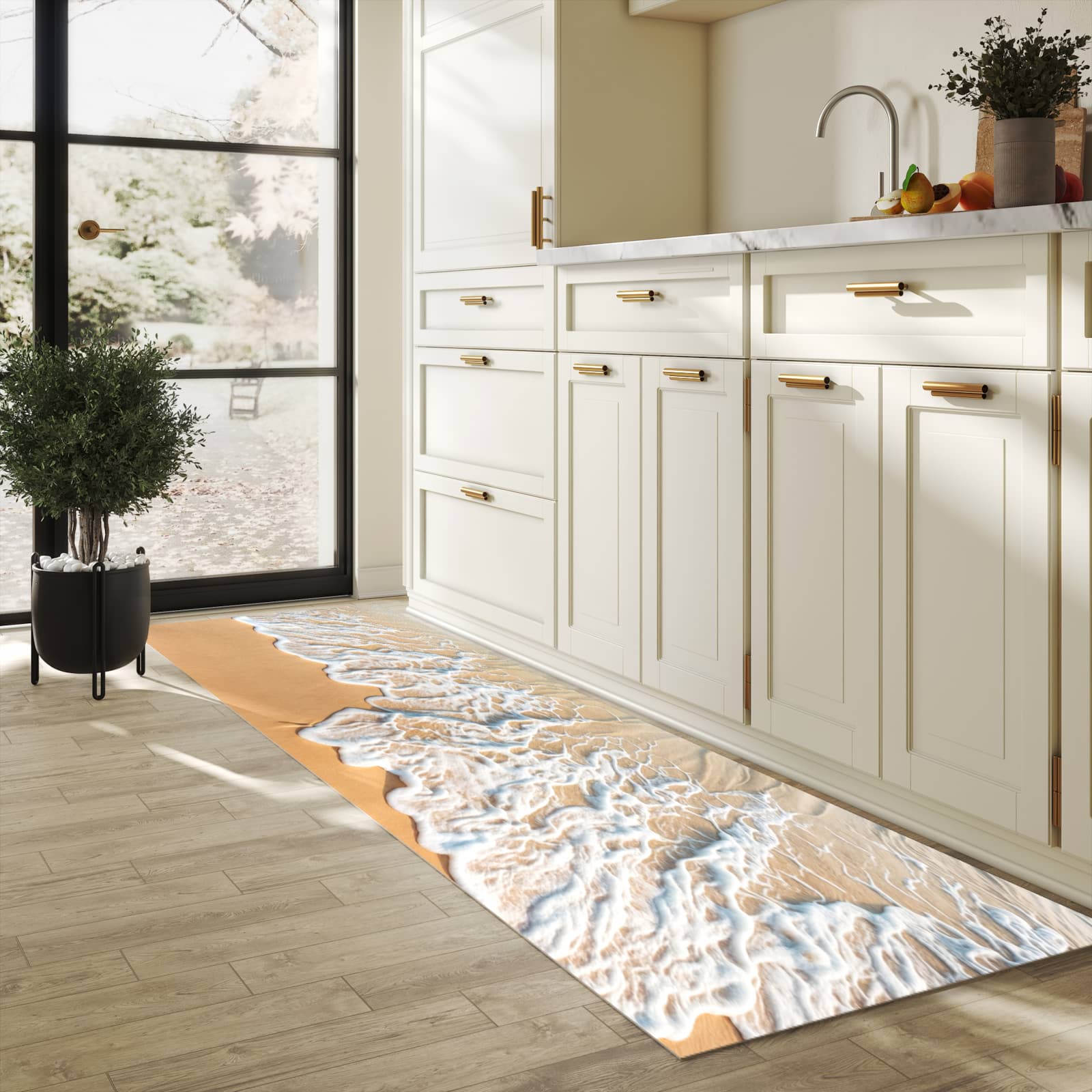 Wasserabweisender Teppichläufer mit Motiv Wellen am Strand in heller Küche