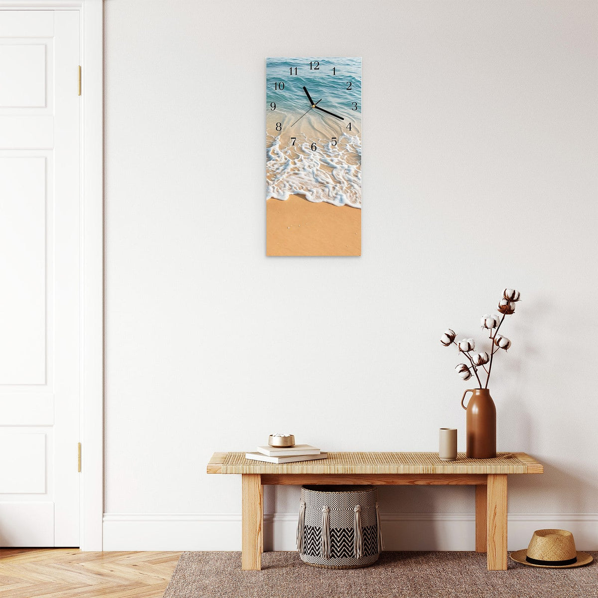 Moderne Wanduhr aus Glas mit Farbtiefe – Wanduhr Wellen am Strand aus Glas – Hochformat 30 × 60 cm