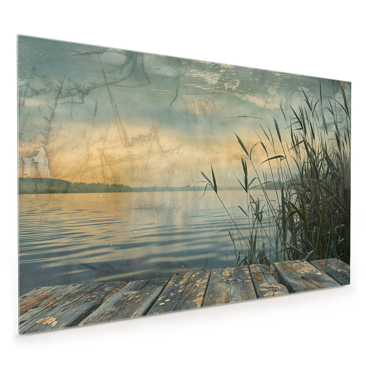 Küchenrückwand aus Glas im Hochformat mit Motiv Steg am Schilfsee: Verwitterter Holzsteg am Ufer eines stillen Sees, hohes Schilf rechts