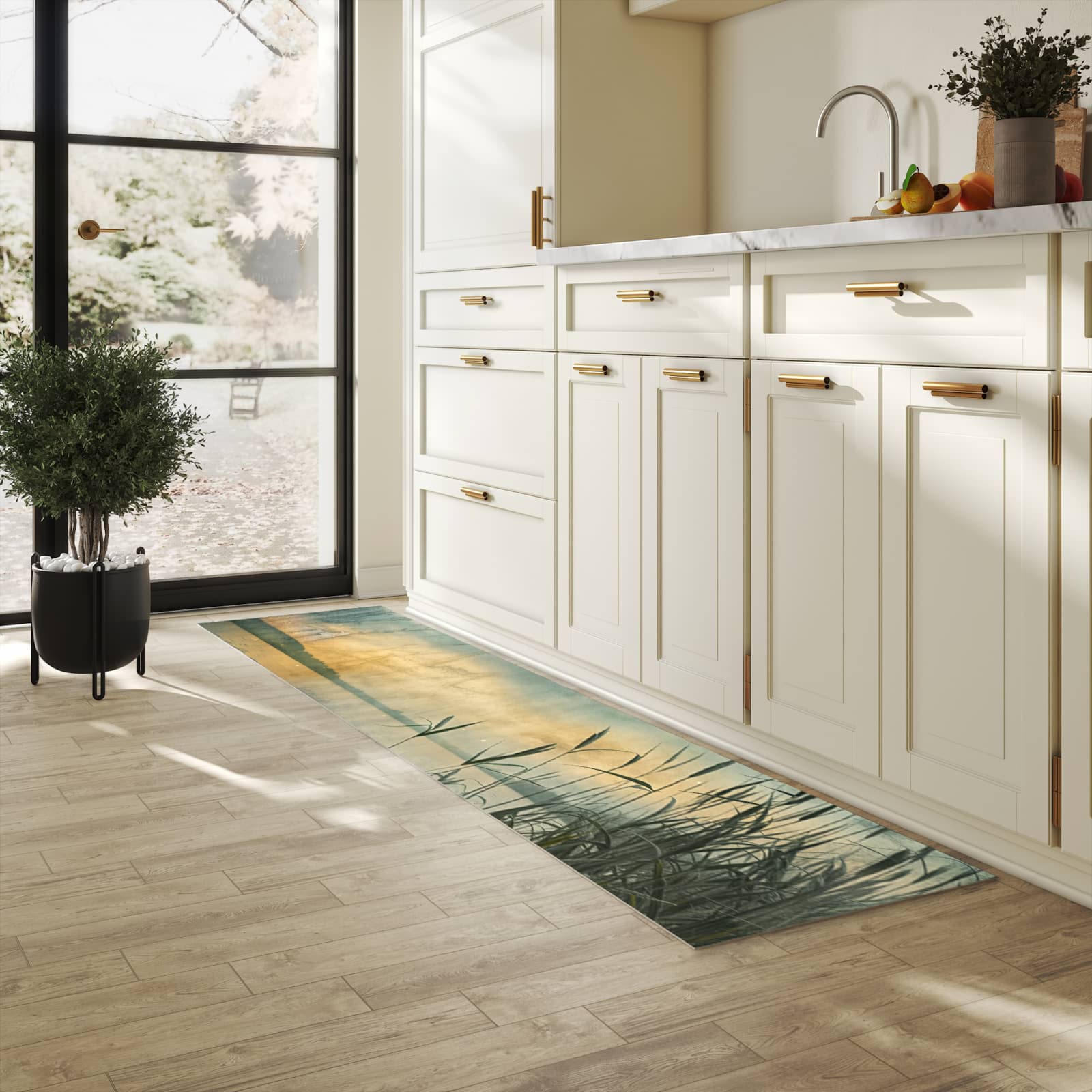 Geräuschdämpfender rutschfester Küchenteppich mit Motiv Seeufer Abendstimmung in heller Küche