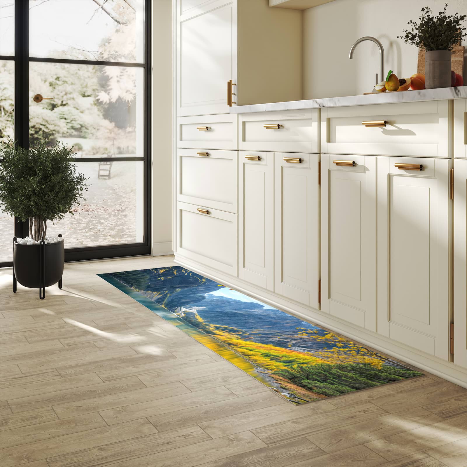 Langlebiger, waschbarer Küchenläufer mit Motiv Bergsee im Herbst in heller Küche