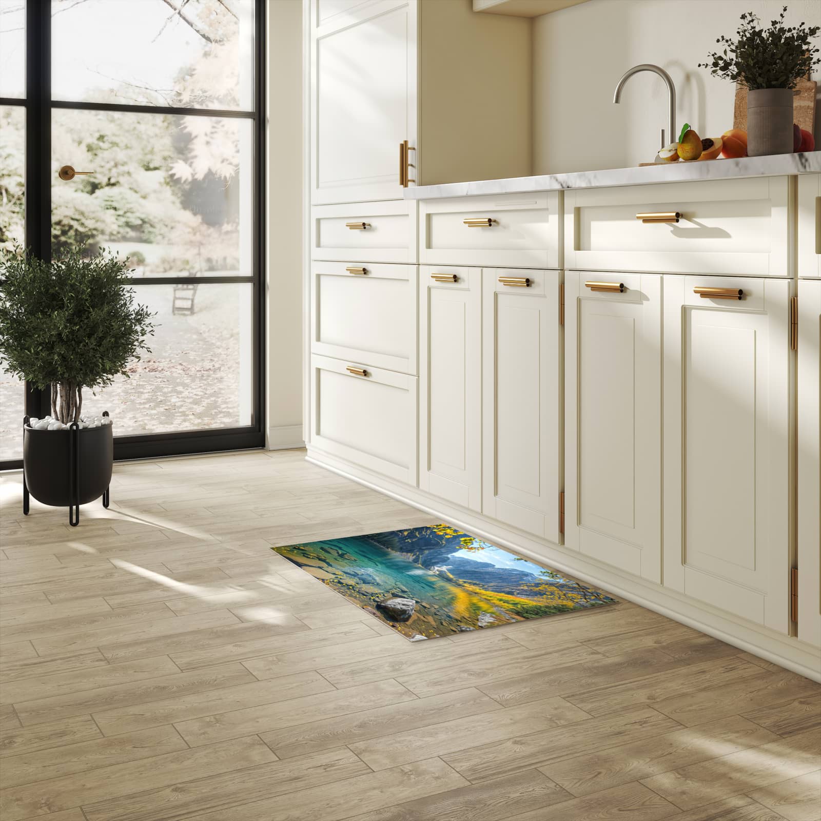 Komfortabler abwaschbarer Küchenteppich mit Motiv Bergsee im Herbst in heller Küche