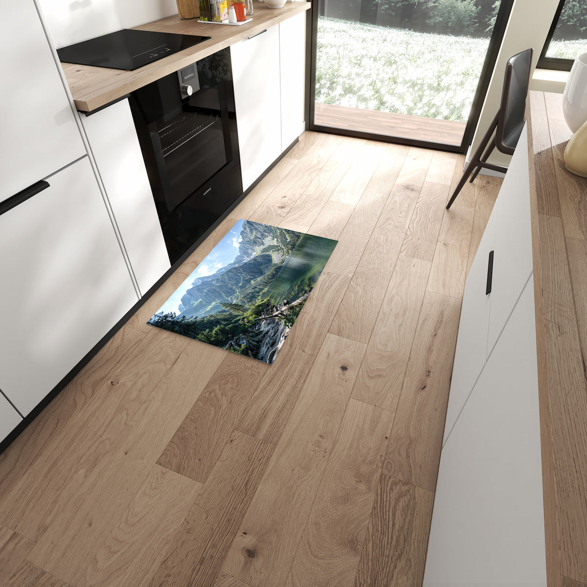Waschbarer Küchenläufer mit Motiv Berglandschaft See in moderner Küche für sichere Aufbewahrung