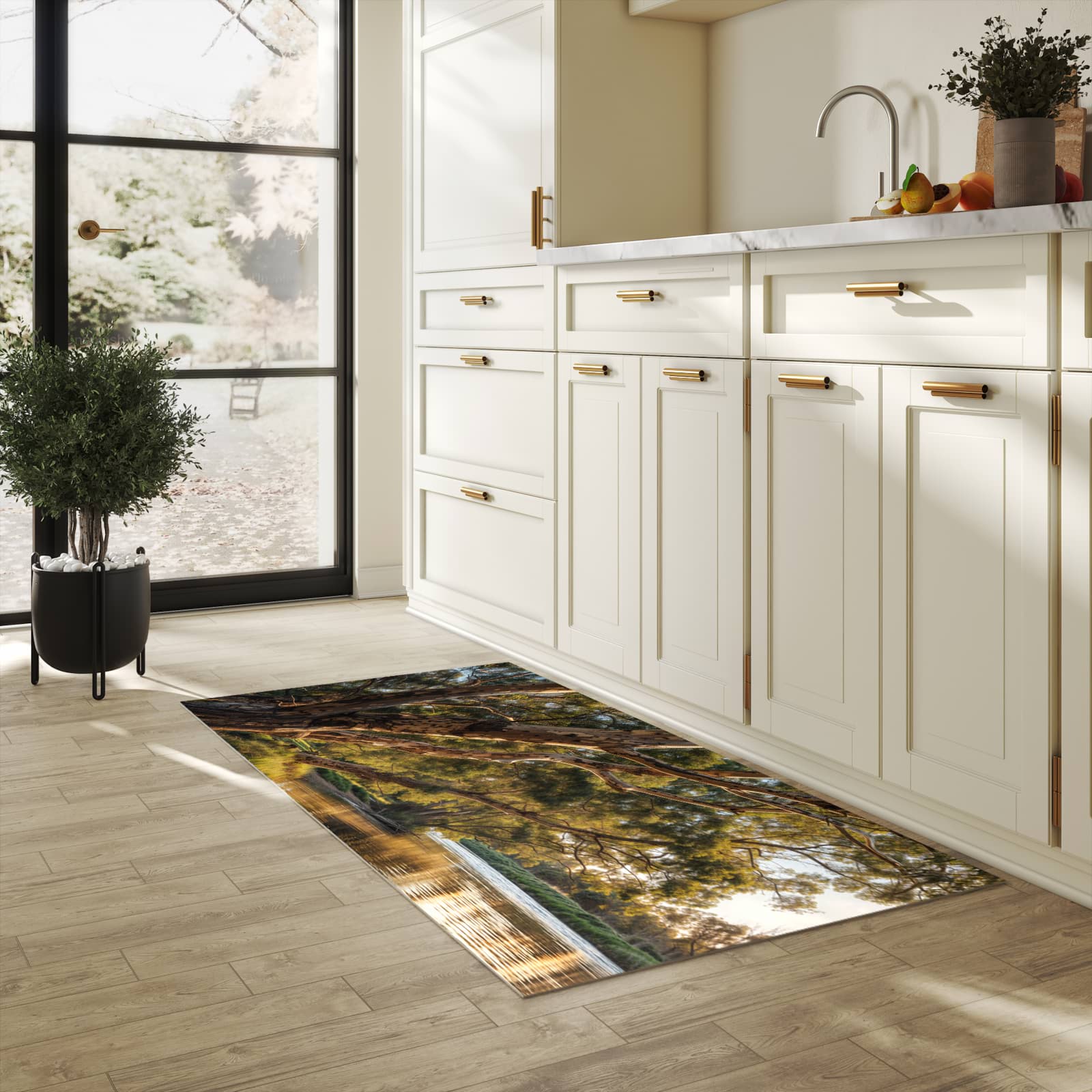 Flacher Küchenläufer mit Motiv Baum am Flussufer in heller Küche für lange Teppiche