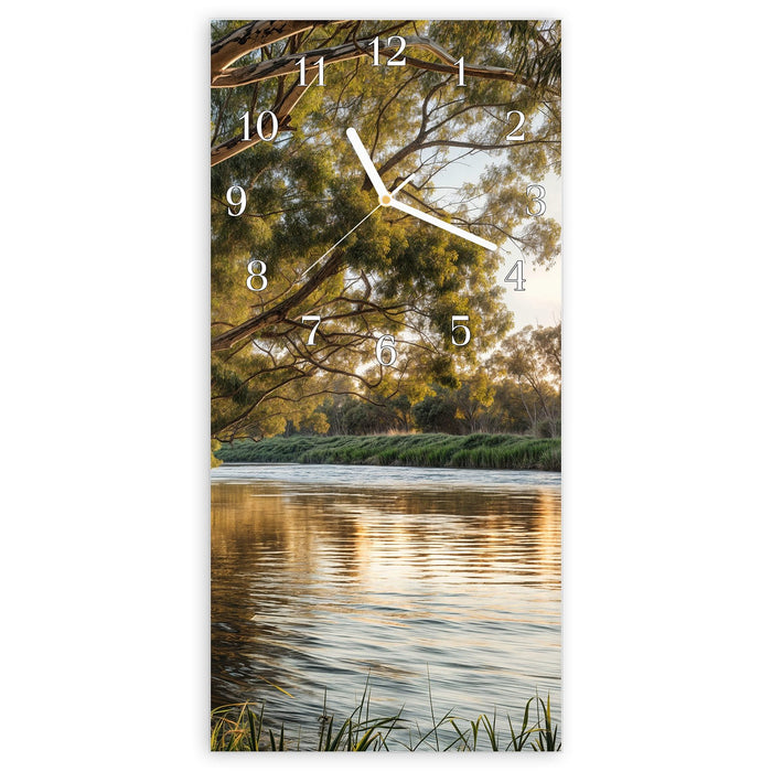 Wanduhr Baum am Flussufer aus Glas – Hochformat 30 × 60 cm mit Ziffernblatt Klassisch