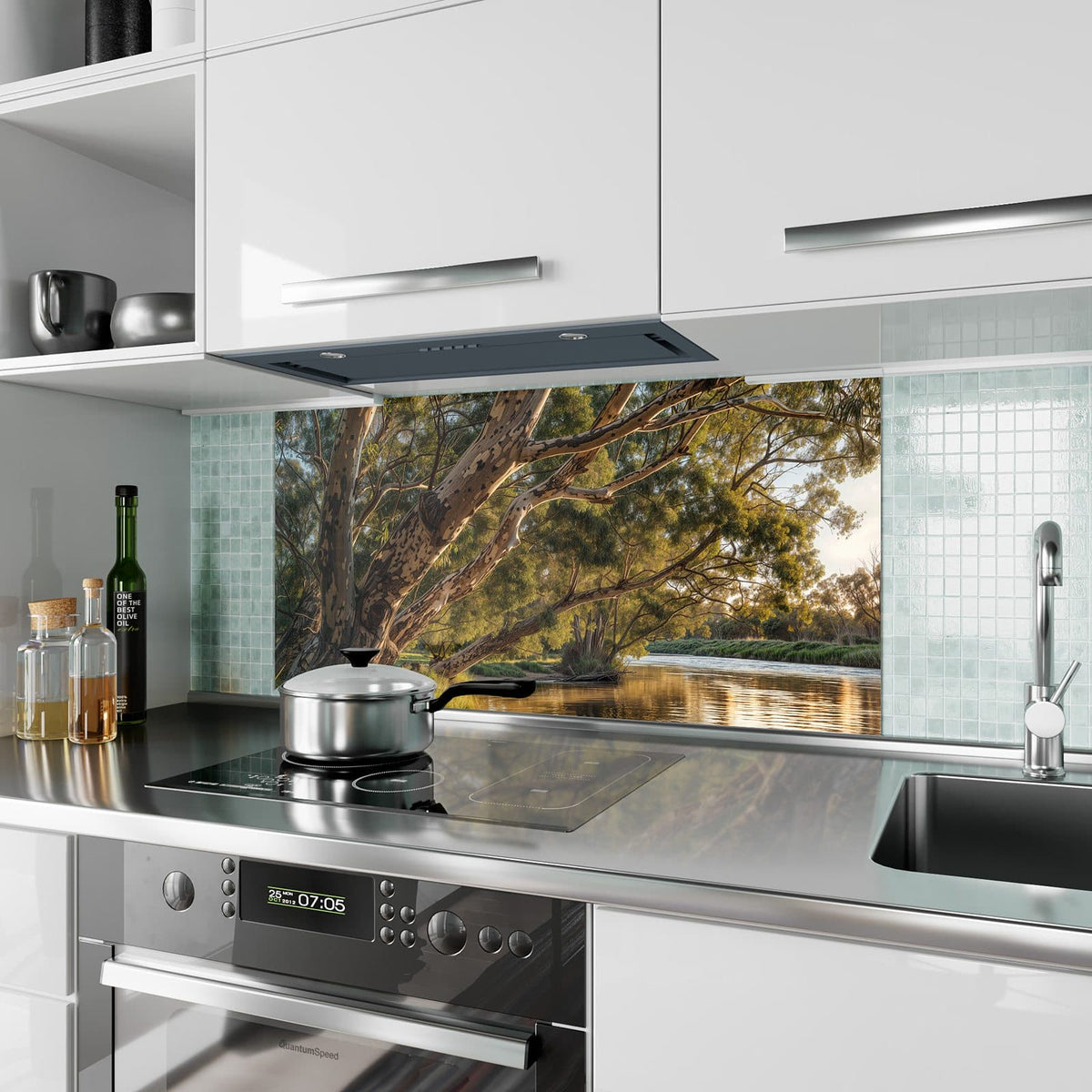 Küchenrückwand aus Glas Baum am Flussufer im Hochformat als Spritzschutz hinter dem Kochfeld, über dem Fliesenspiegel montiert