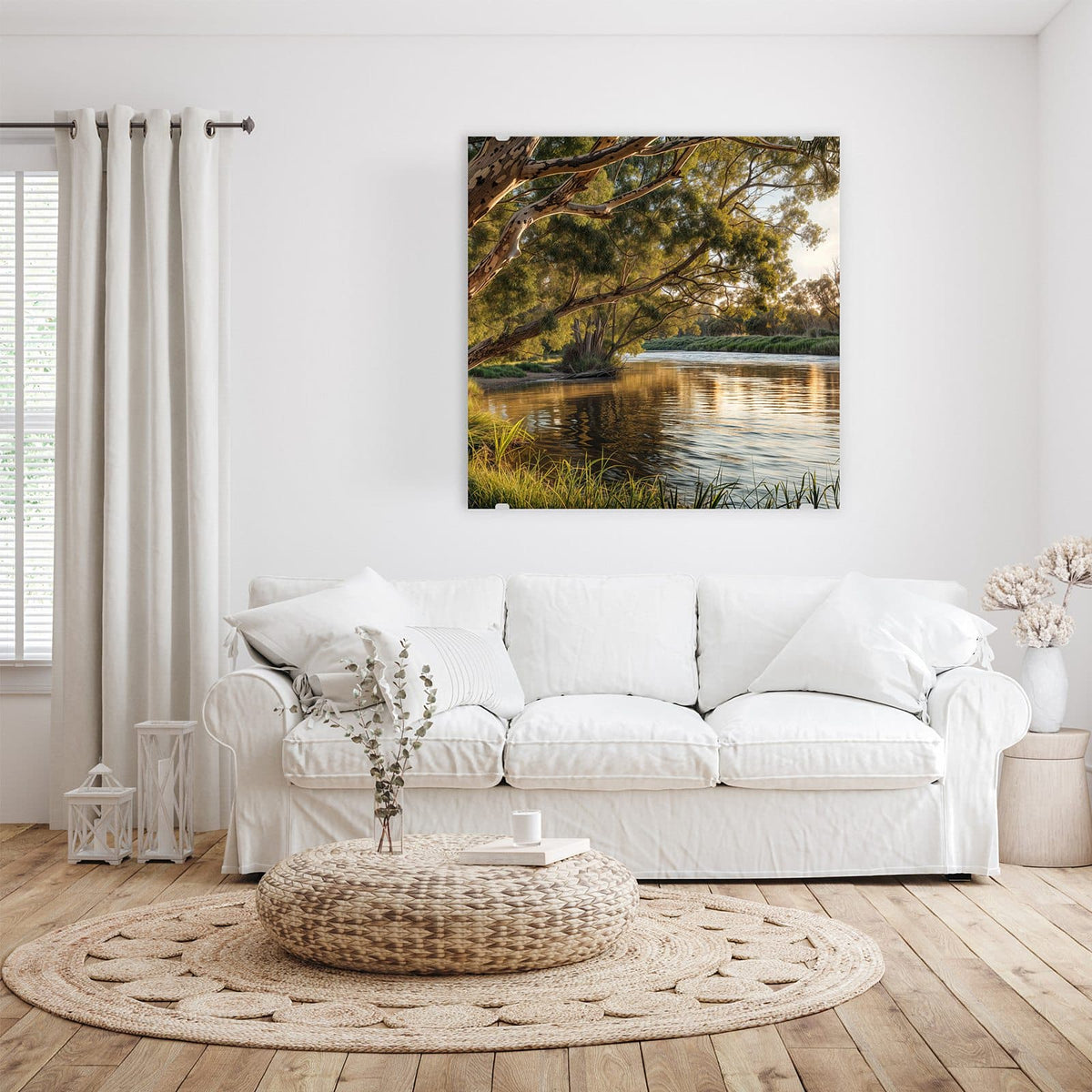 Glasbild Baum am Flussufer an der Wand – Ausladender Eukalyptus über einem ruhigen Fluss im Abendlicht, Gras im Vordergrund