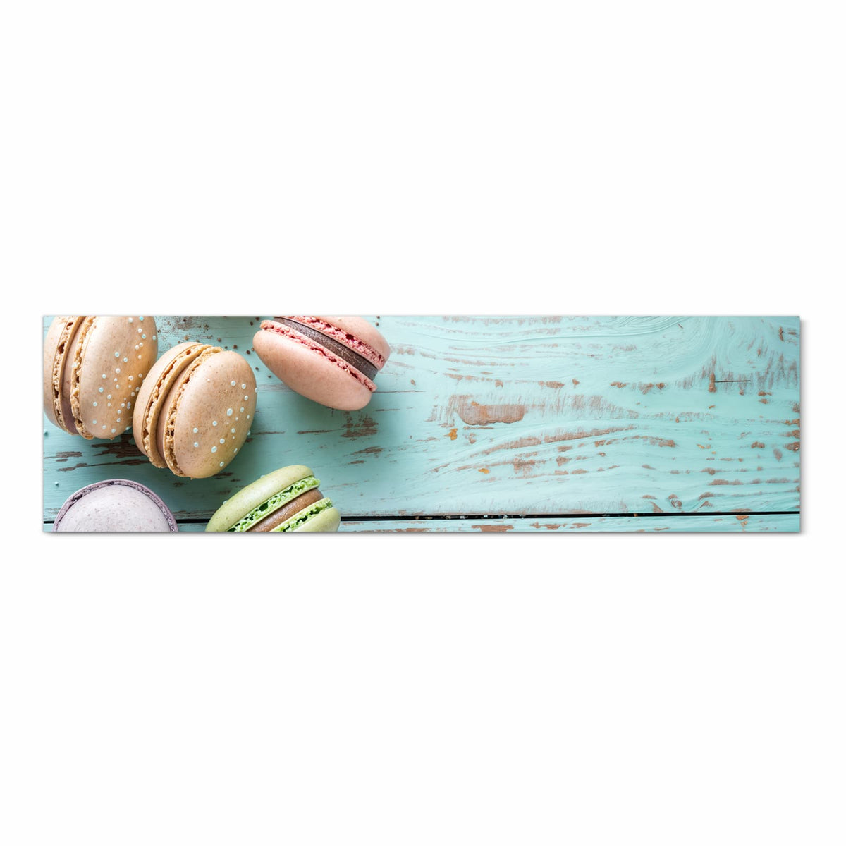 Flacher waschbarer Küchenteppich mit Motiv Macarons auf Holz in Frontansicht