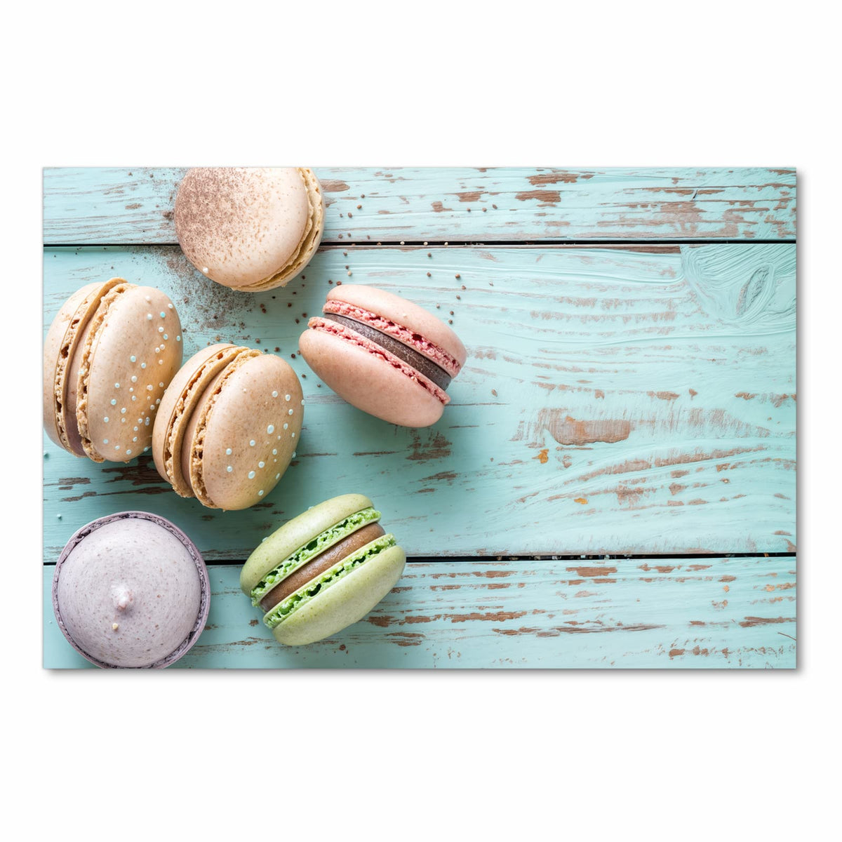 Geruchsneutraler großer Küchenteppich mit Motiv Macarons auf Holz in Frontansicht