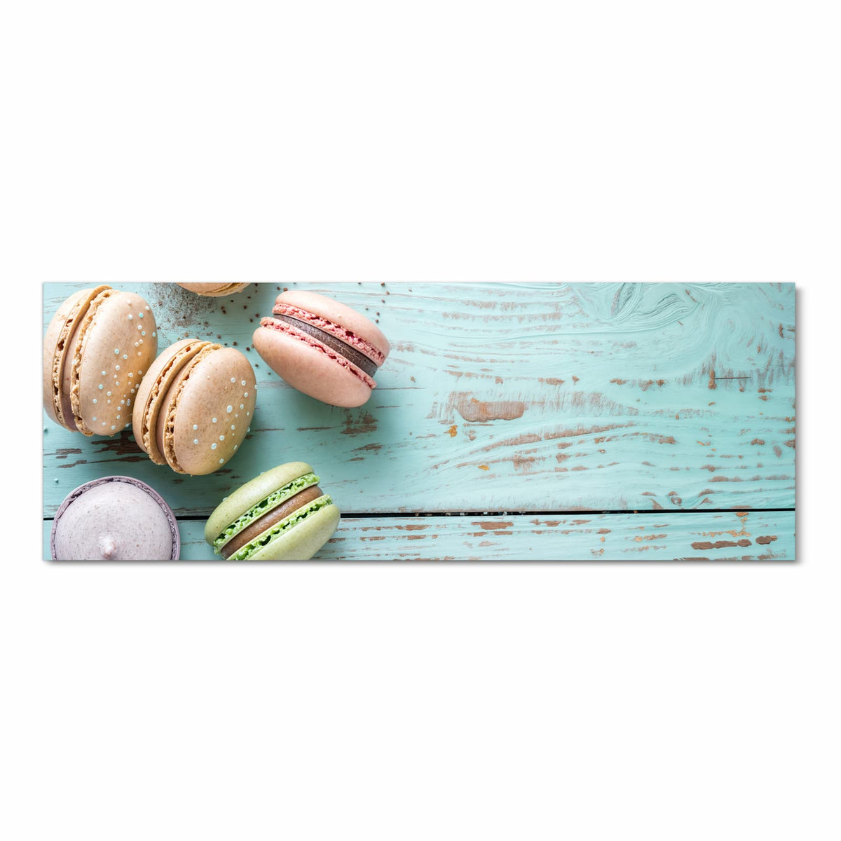 Komfortabler Küchenläufer mit Motiv Macarons auf Holz in Frontansicht