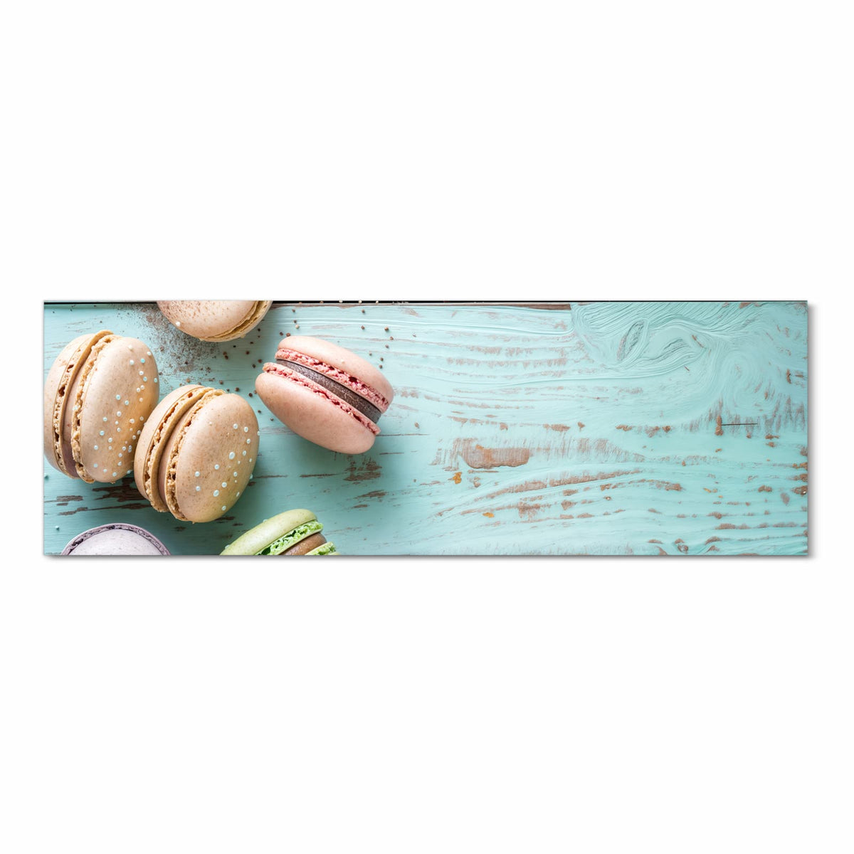 Rutschfester Küchenteppich mit Motiv Macarons auf Holz in Frontansicht für Trittkomfort