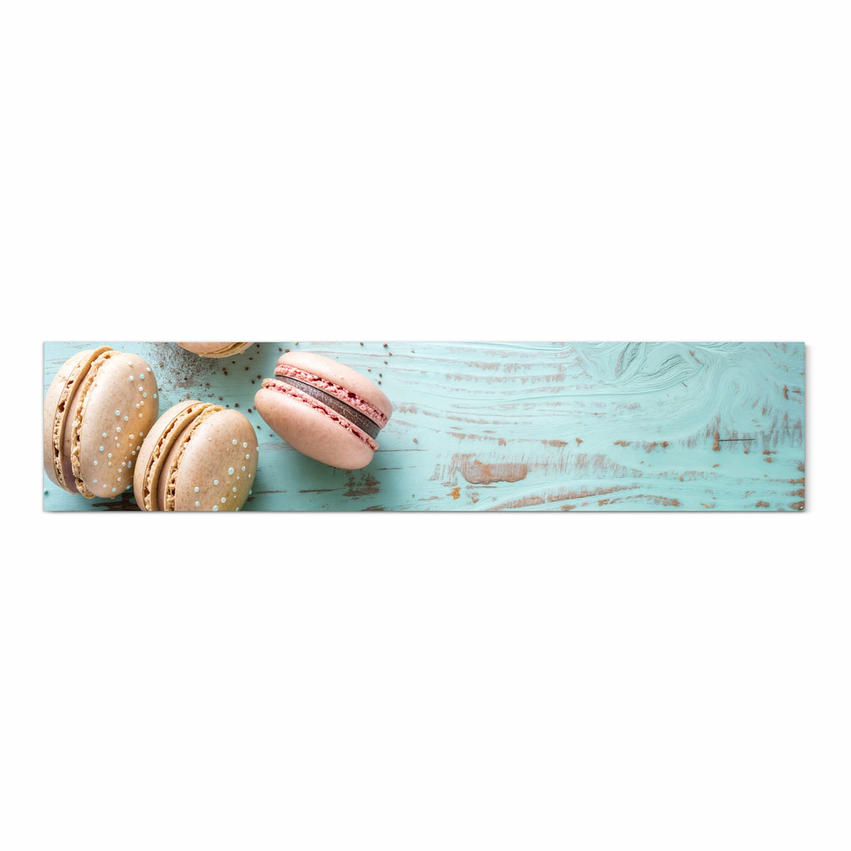 Fleckenresistenter waschbarer Küchenteppich mit Motiv Macarons auf Holz in Frontansicht
