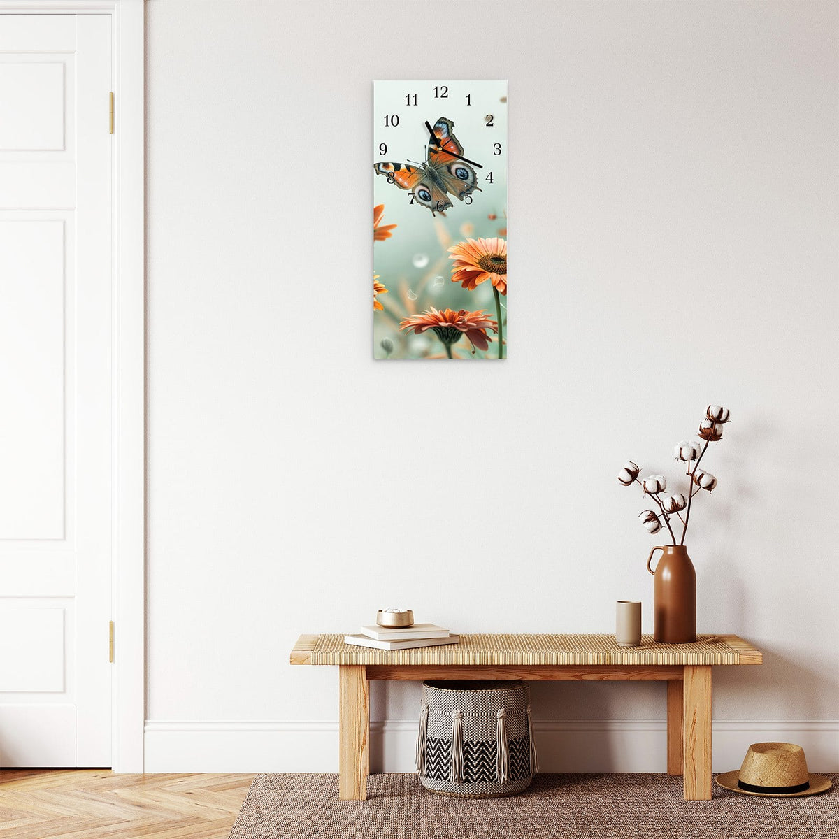 Moderne Wanduhr aus Glas mit Farbtiefe – Wanduhr Schmetterling Wiese aus Glas – Hochformat 30 × 60 cm