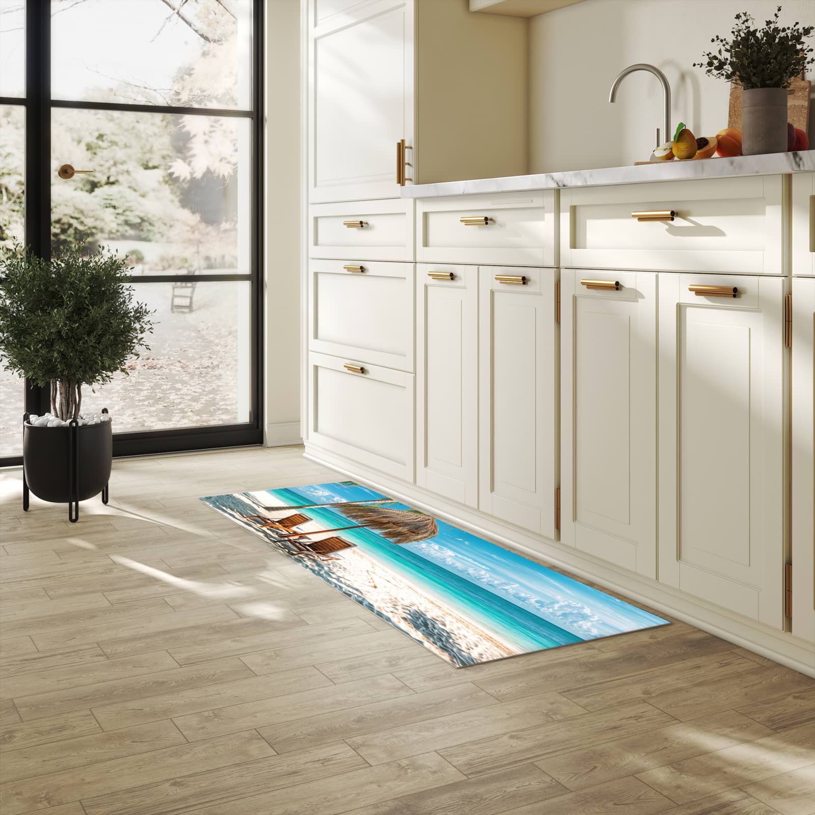 Pflegeleichter Küchenläufer mit Motiv Strandparadies in heller Küche