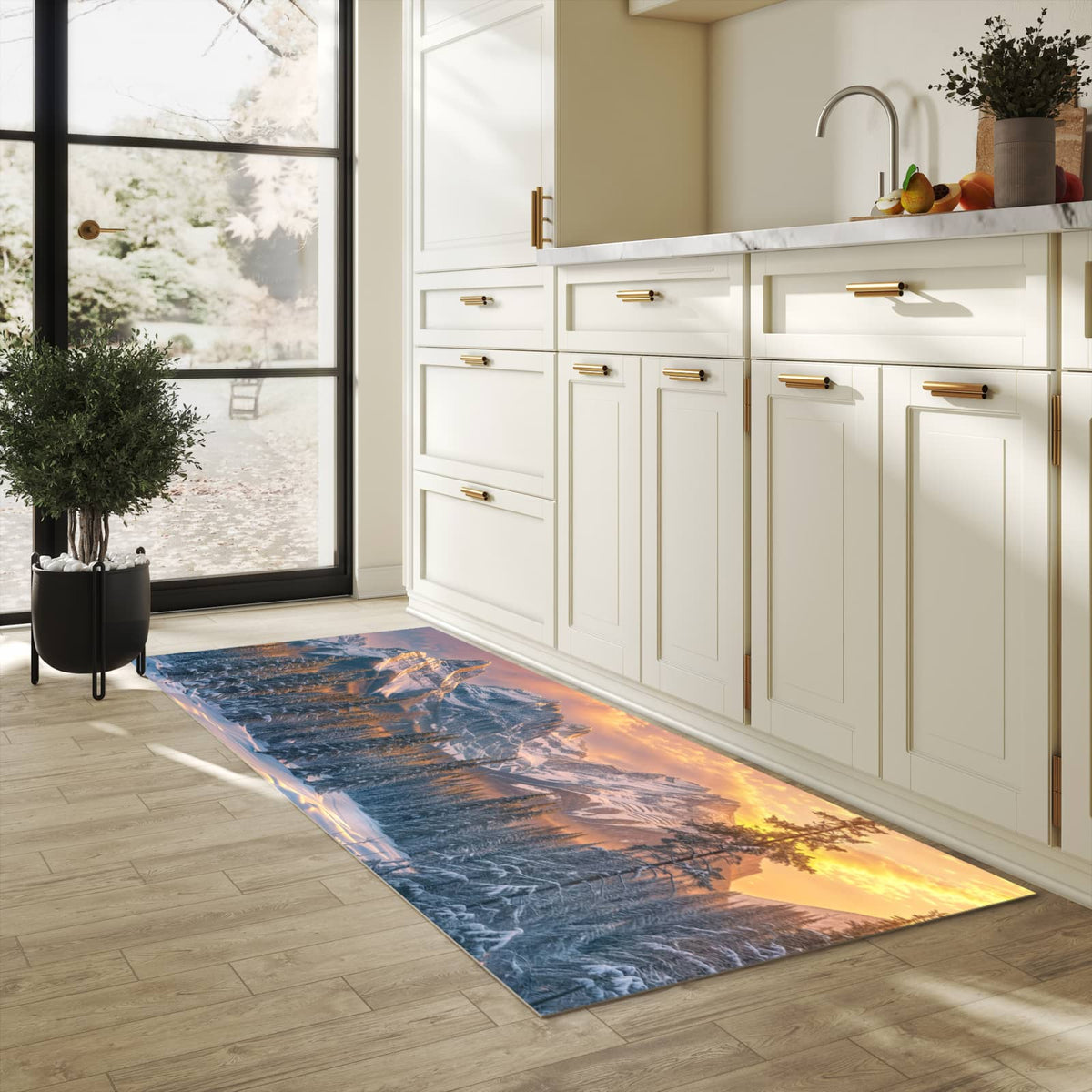 Geruchsneutraler Küchenläufer nach Maß mit Motiv Berglandschaft Winter in heller Küche