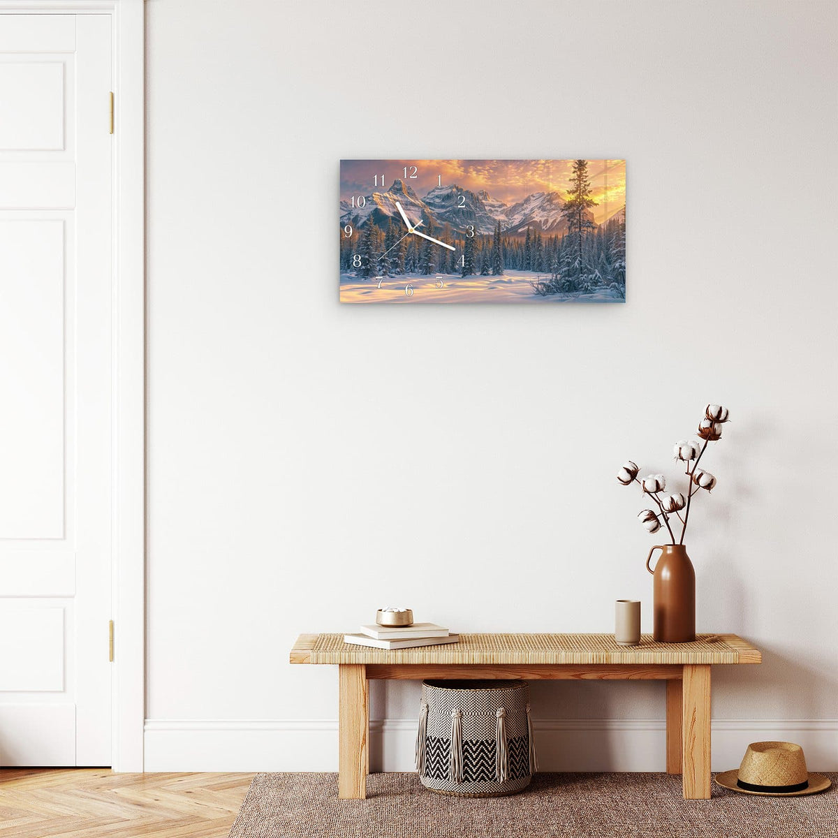 Moderne Wanduhr aus Glas mit Farbtiefe – Wanduhr Berglandschaft Winter aus Glas – Querformat 60 × 30 cm