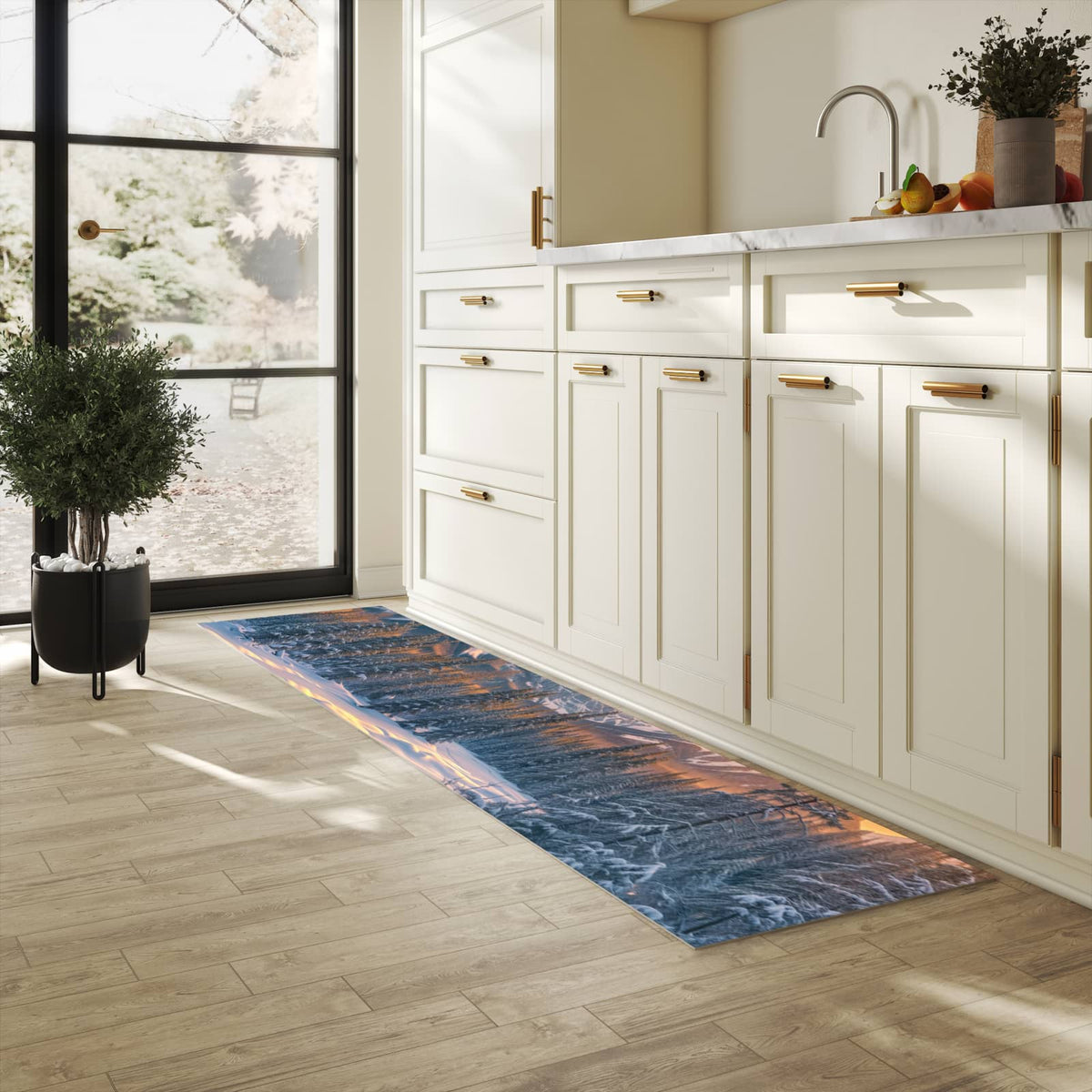 Zeitsparender Küchenläufer mit Motiv Berglandschaft Winter in heller Küche