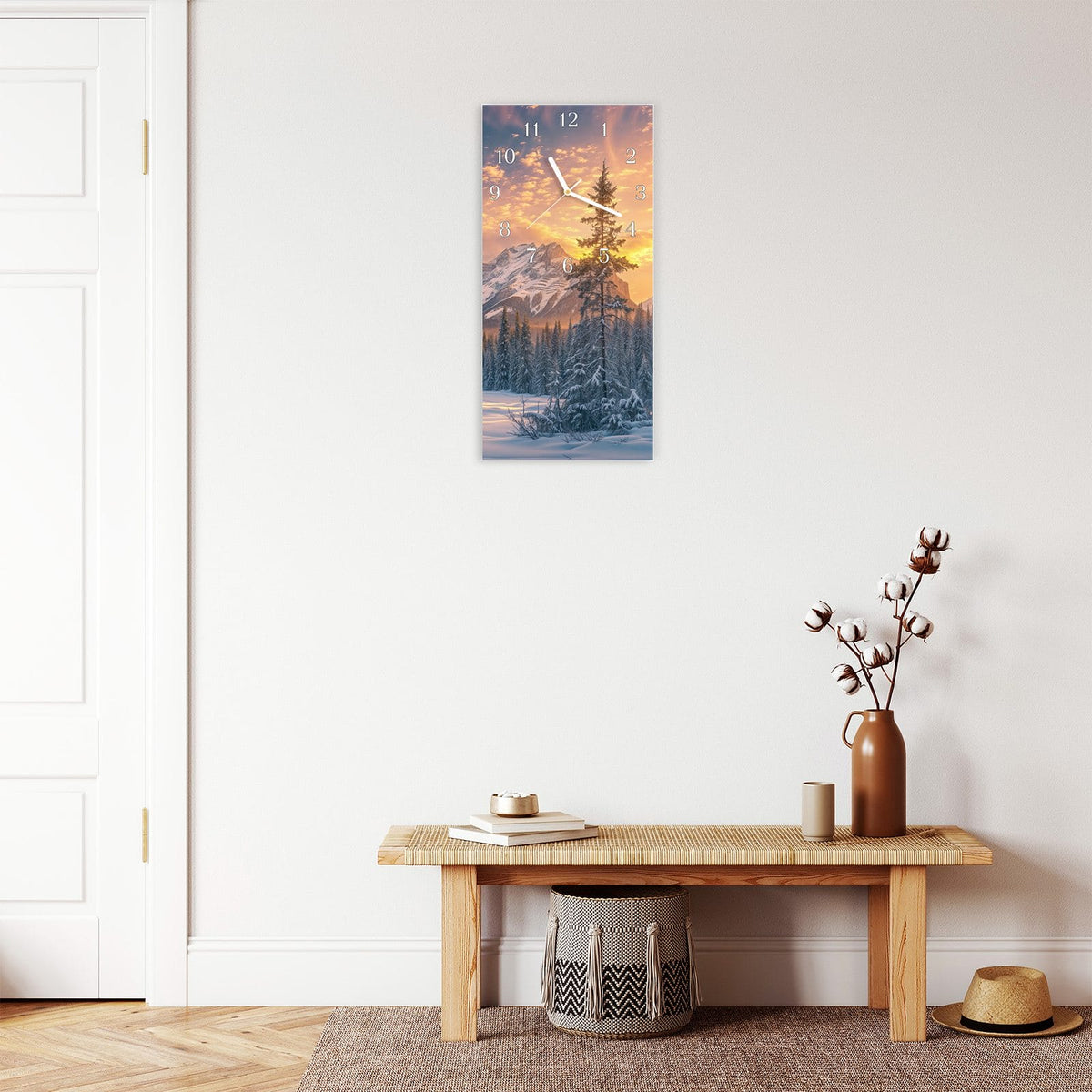 Moderne Wanduhr aus Glas mit Farbtiefe – Wanduhr Berglandschaft Winter aus Glas – Hochformat 30 × 60 cm