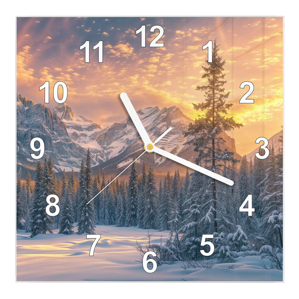 Wanduhr aus Glas, Ziffernblatt Modern mit Motiv Winterwald vor Bergen: Verschneiter Nadelwald vor schneebedeckten Bergen unter orange-goldenem Abendhimmel. #ziffernblatt_Modern