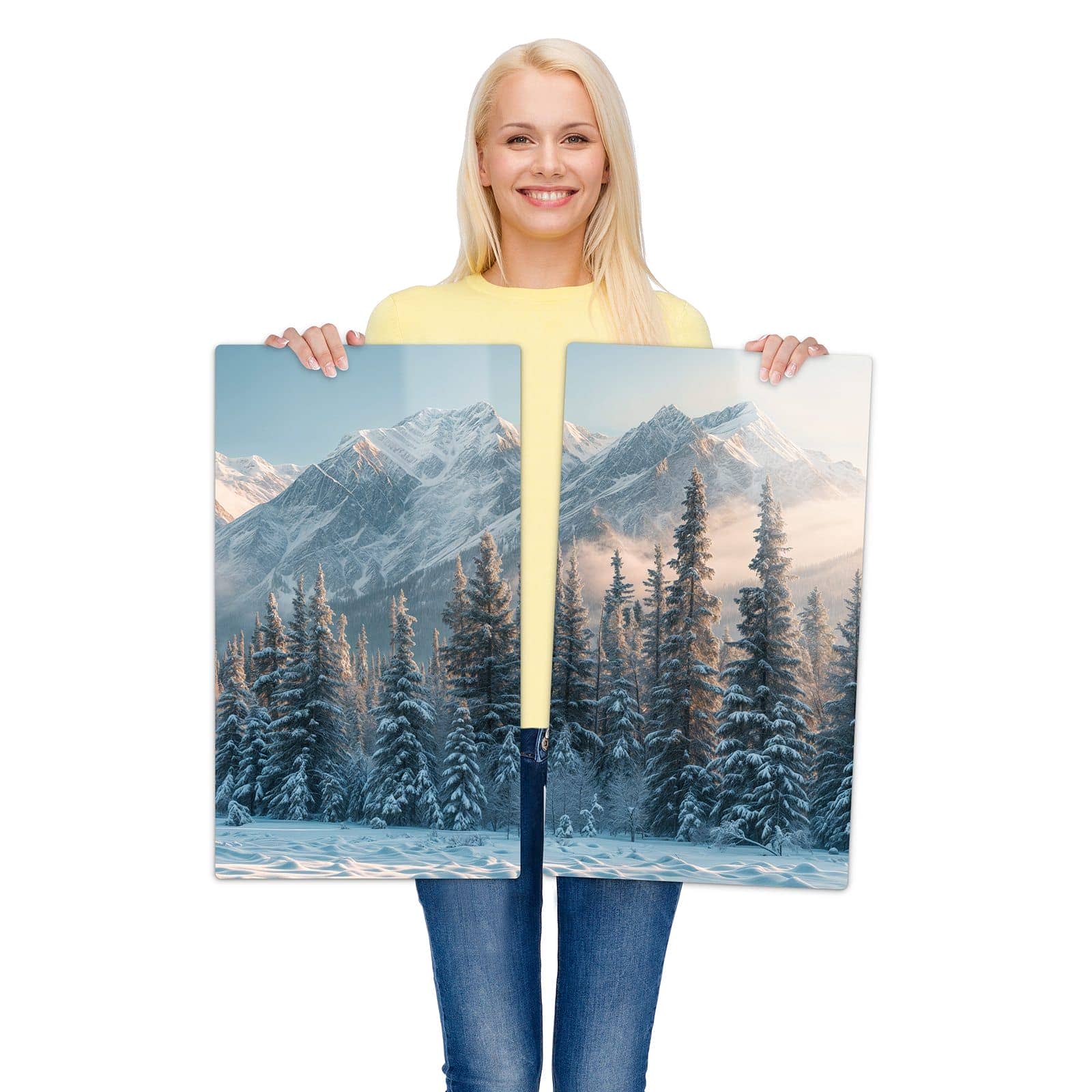 2-teilige Herdabdeckung aus Holz mit Schneebedeckte Berge-Motiv wird zur Größendarstellung gehalten