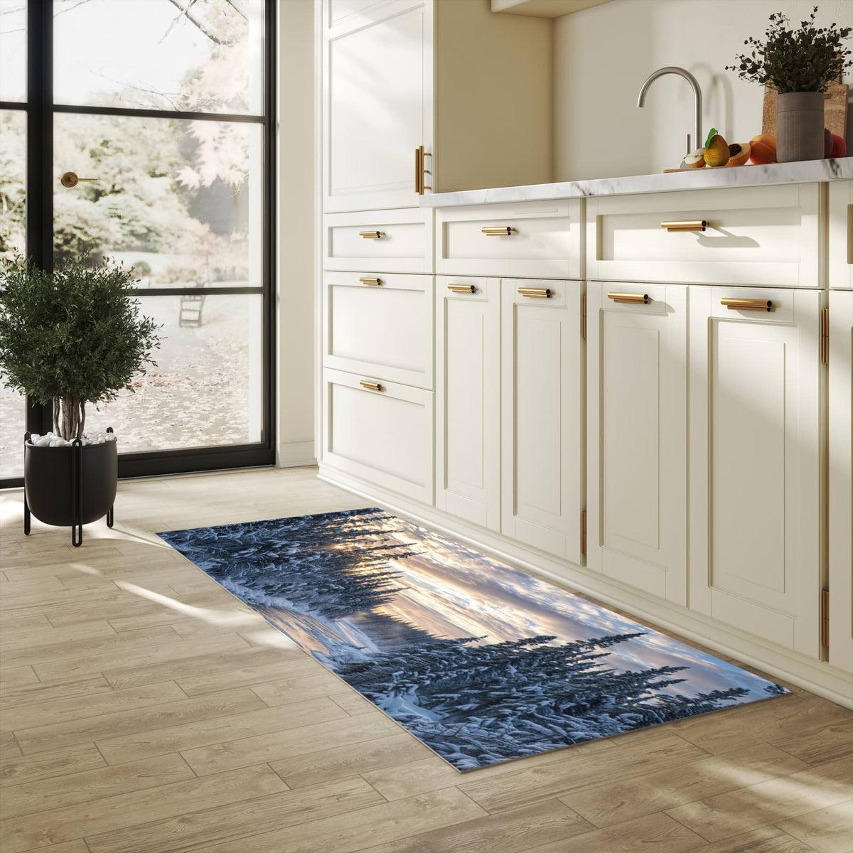 Rutschfester Küchenteppich mit Motiv Winterflusswald in heller Küche