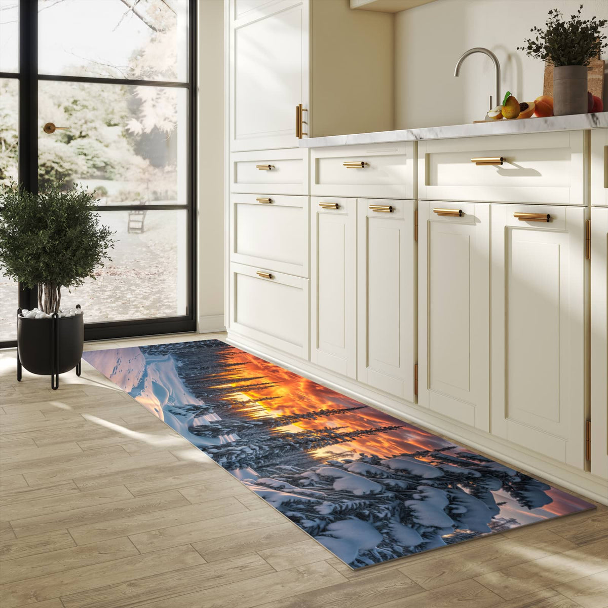 Bodenschonender waschbarer Küchenteppich mit Motiv Winter Sonnenuntergang in heller Küche