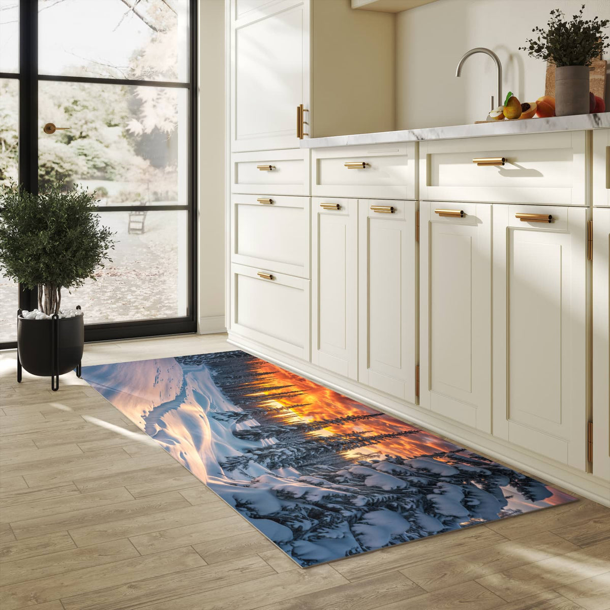 Rutschfester Küchenteppich mit Motiv Winter Sonnenuntergang in heller Küche für sicheren Stand
