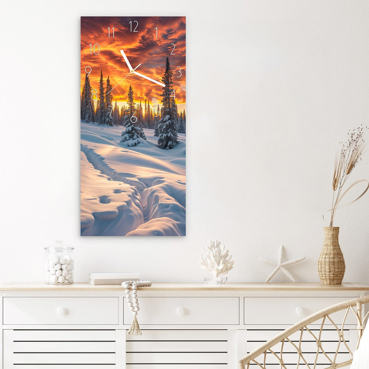 Wanduhr Winter Sonnenuntergang aus Glas – Verschneiter Weg unter glühendem Himmel