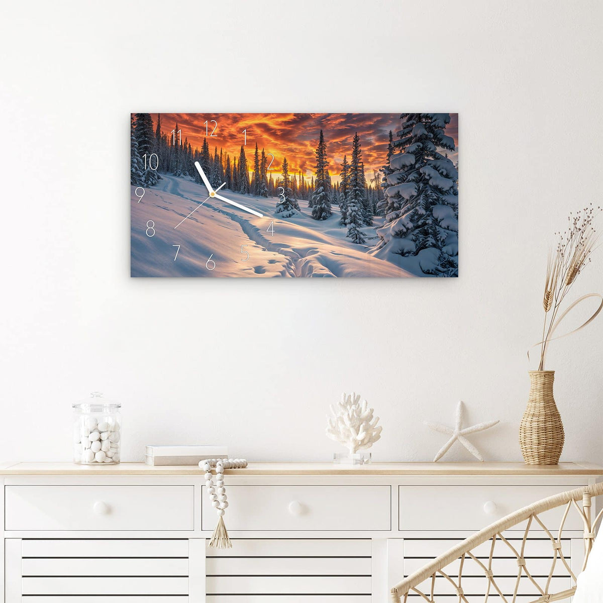 Wanduhr Winter Sonnenuntergang aus Glas – Querformat 60 × 30 cm – Verschneiter Weg unter glühendem Himmel