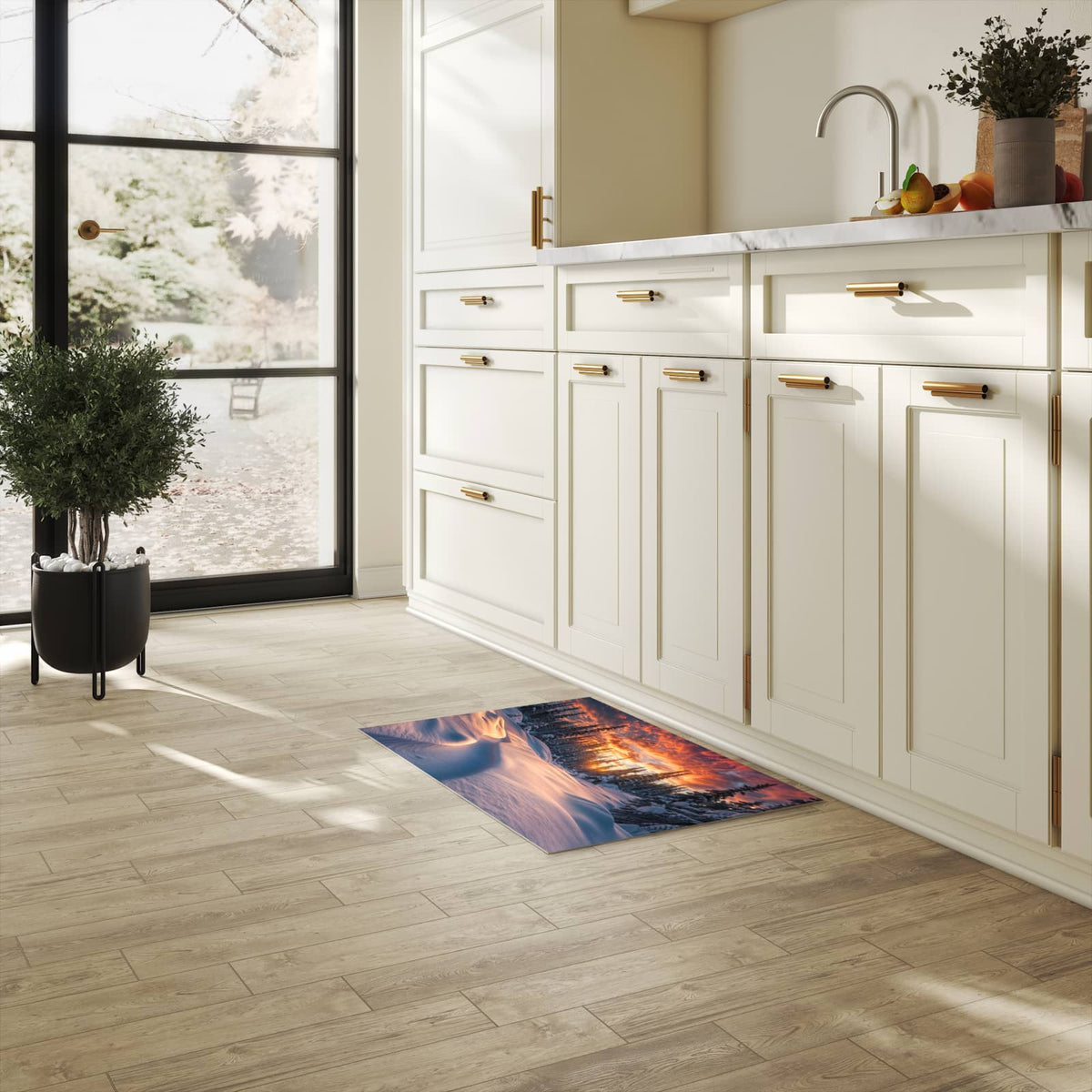 Geruchsneutraler langer Teppich mit Motiv Winterlandschaft Sonne in heller Küche