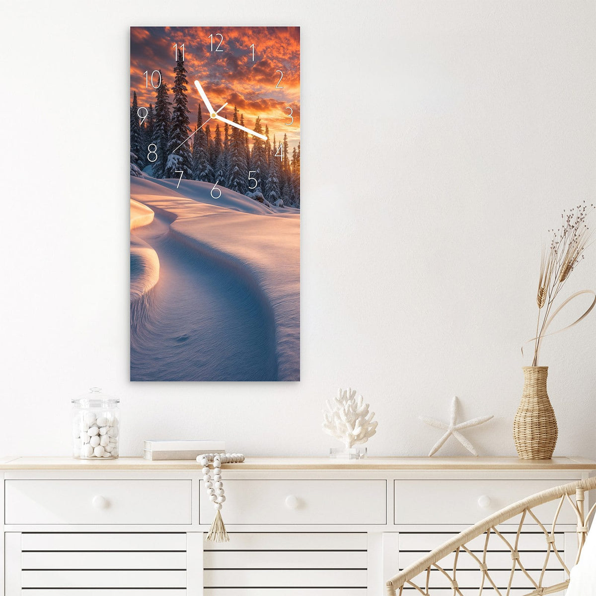 Wanduhr Winterlandschaft Sonne aus Glas – Tannen rahmen verschneiten Sonnenuntergang