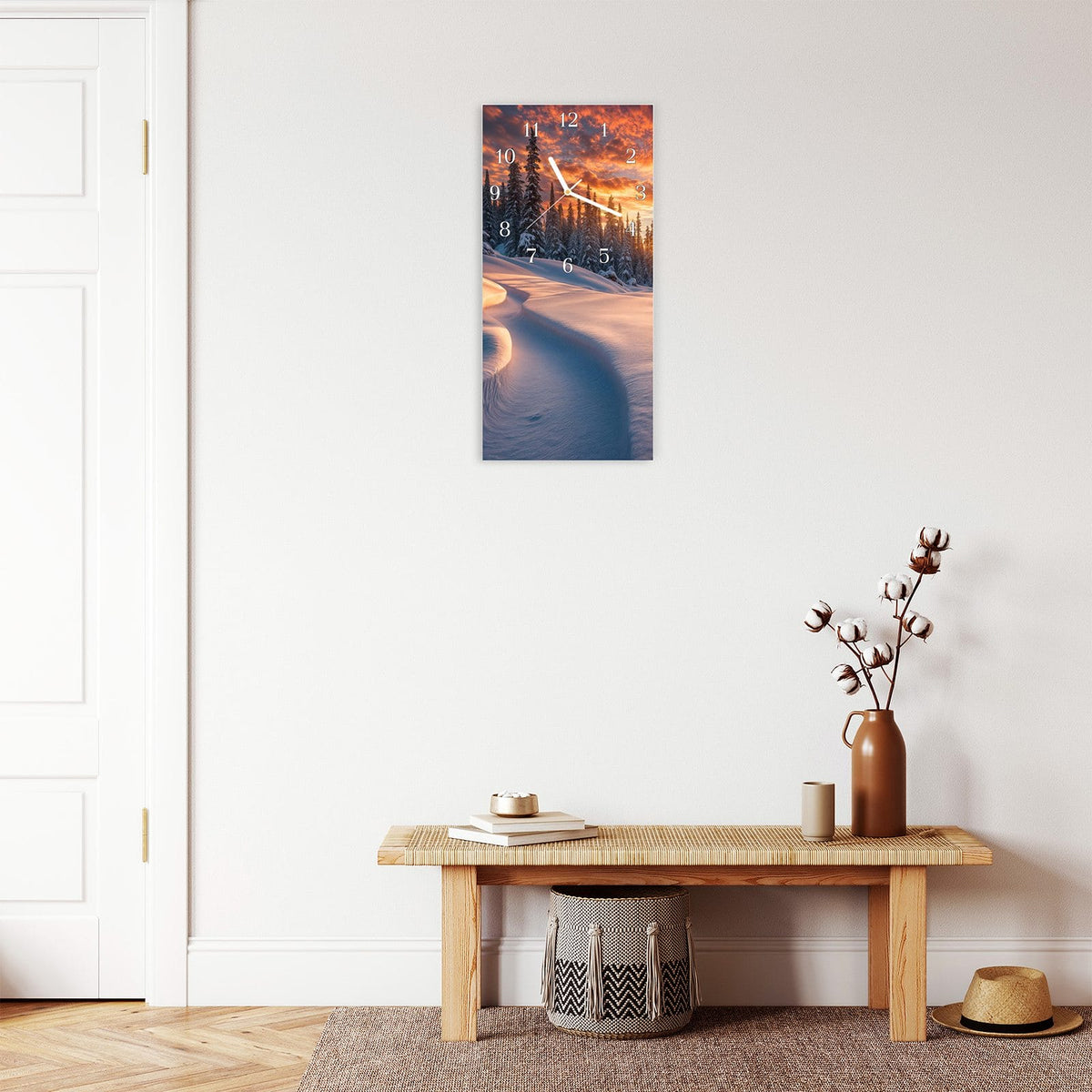 Moderne Wanduhr aus Glas mit Farbtiefe – Wanduhr Winterlandschaft Sonne aus Glas – Hochformat 30 × 60 cm