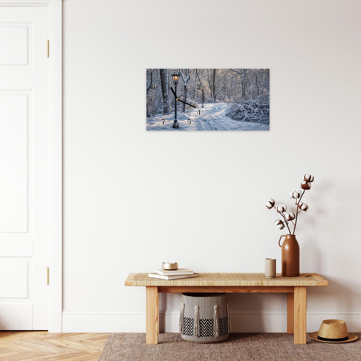 Moderne Wanduhr aus Glas mit Farbtiefe – Wanduhr Verschneiter Waldweg aus Glas – Querformat 60 × 30 cm